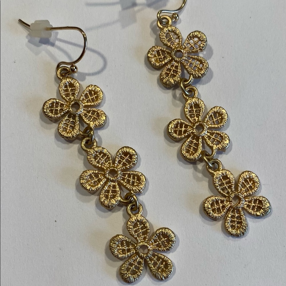 Gold tone floral dangle earrings with fish hook backs in excellent condition